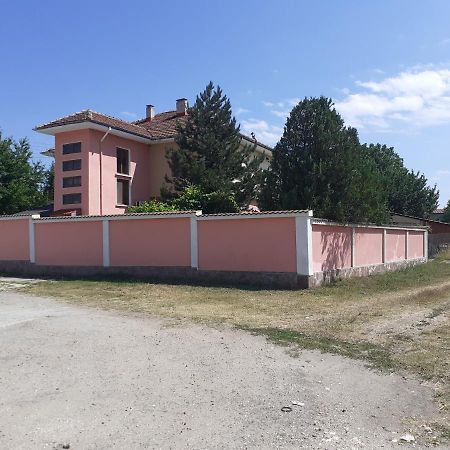 Guest House Edelvais Dve Mogili Exterior foto