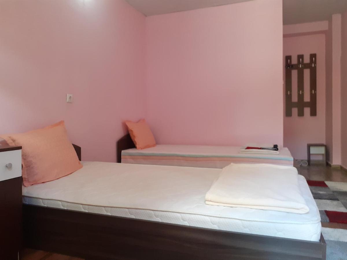 Guest House Edelvais Dve Mogili Exterior foto